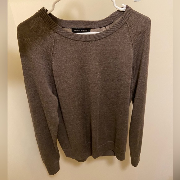 Banana Republic Mocha Lightweight Crewneck Sweater - Picture 2 of 2